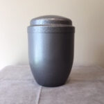 urne metal gris